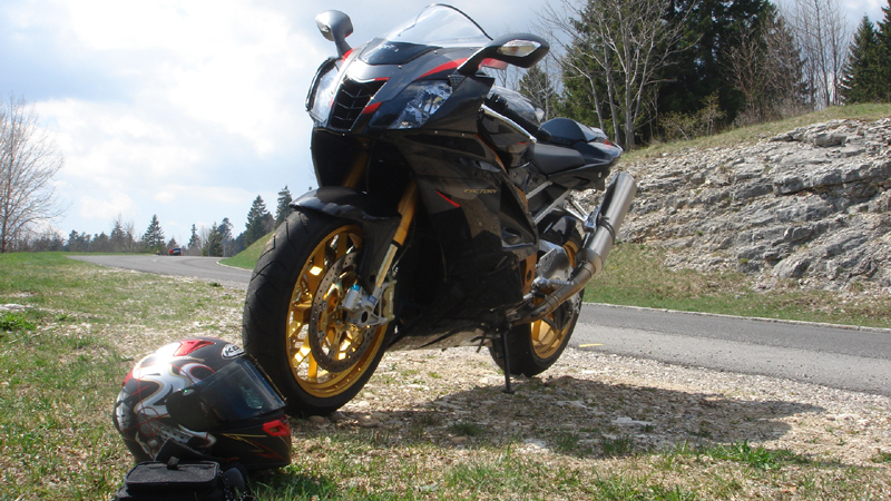 IMAGE(<a href="http://plasm.free.fr/various/motos/DSC01089.jpg" rel="nofollow">http://plasm.free.fr/various/motos/DSC01089.jpg</a>)